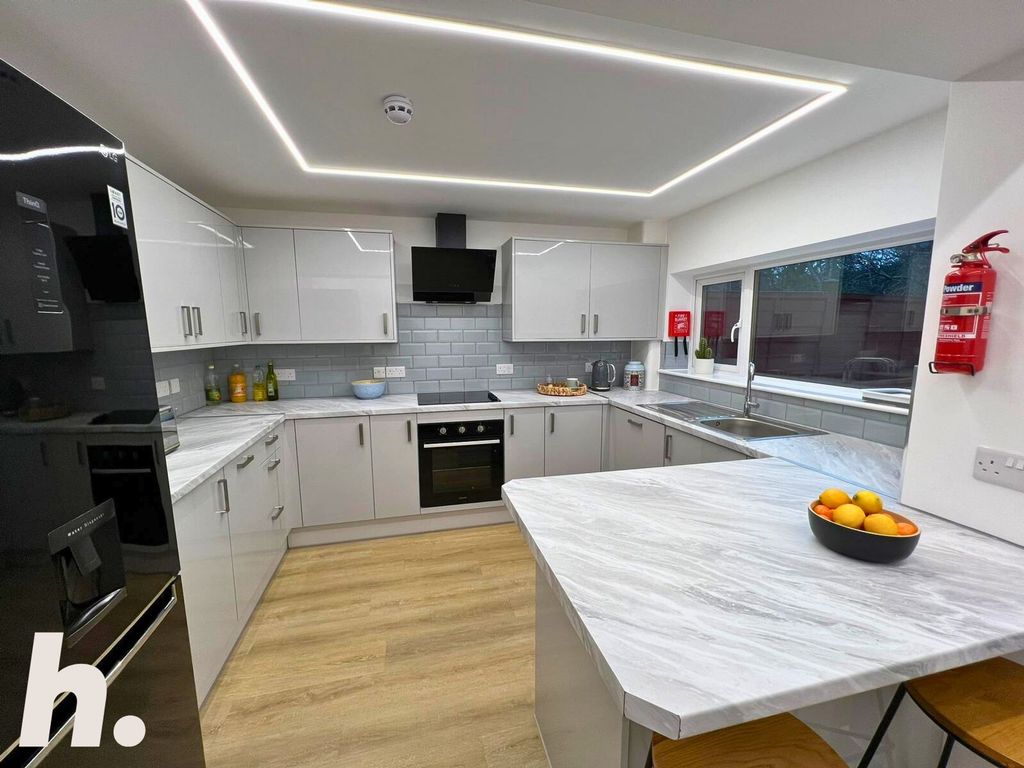 Property photo 1 of 14 Kitchen