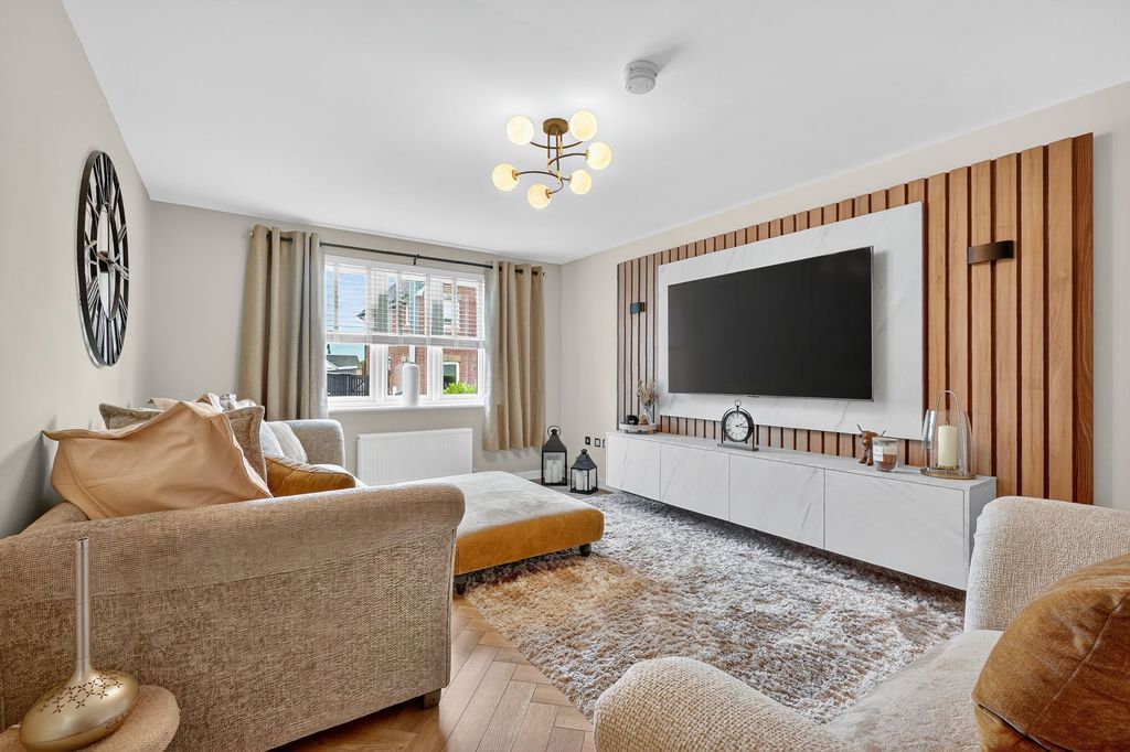 Property photo 2 of 27