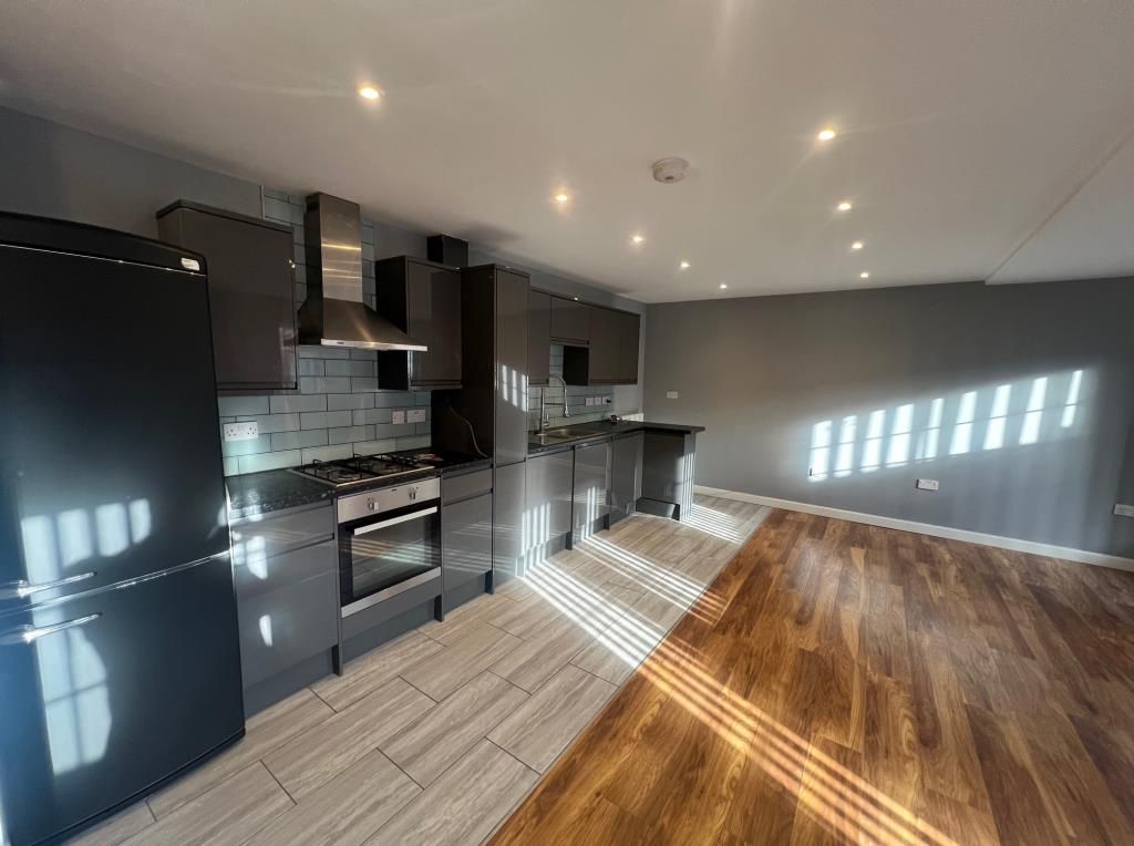 Property photo 3 of 11 Kitchen