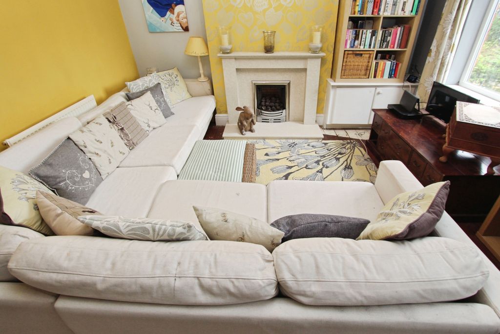 Property photo 3 of 23