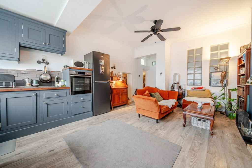 Property photo 3 of 15 1380466-8-6911F80386335.Jpg