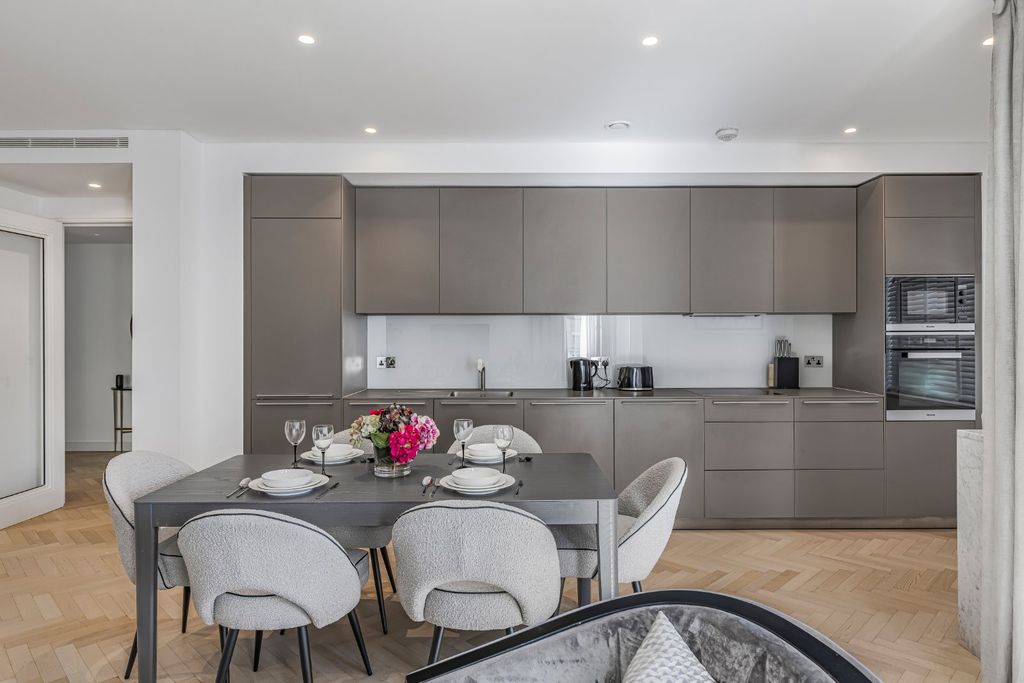 Property photo 3 of 16 Dining