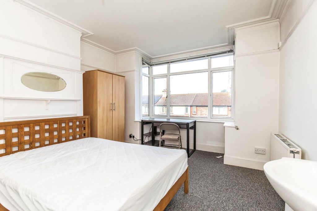Property photo 3 of 17 Dudley Road29.Jpg