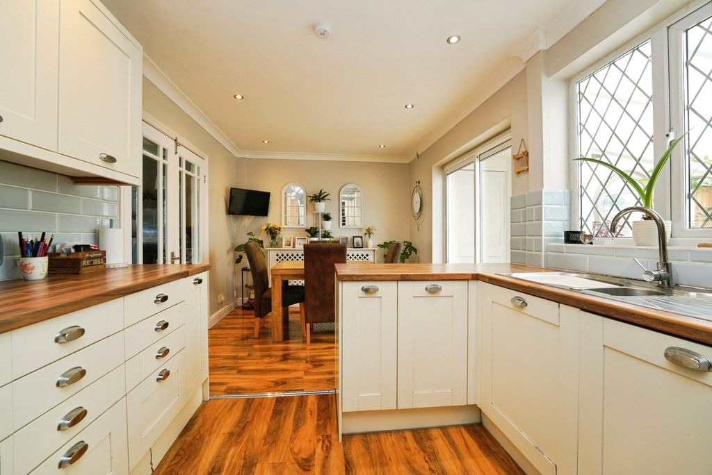 Property photo 3 of 14 Pbox-Img.Jpg