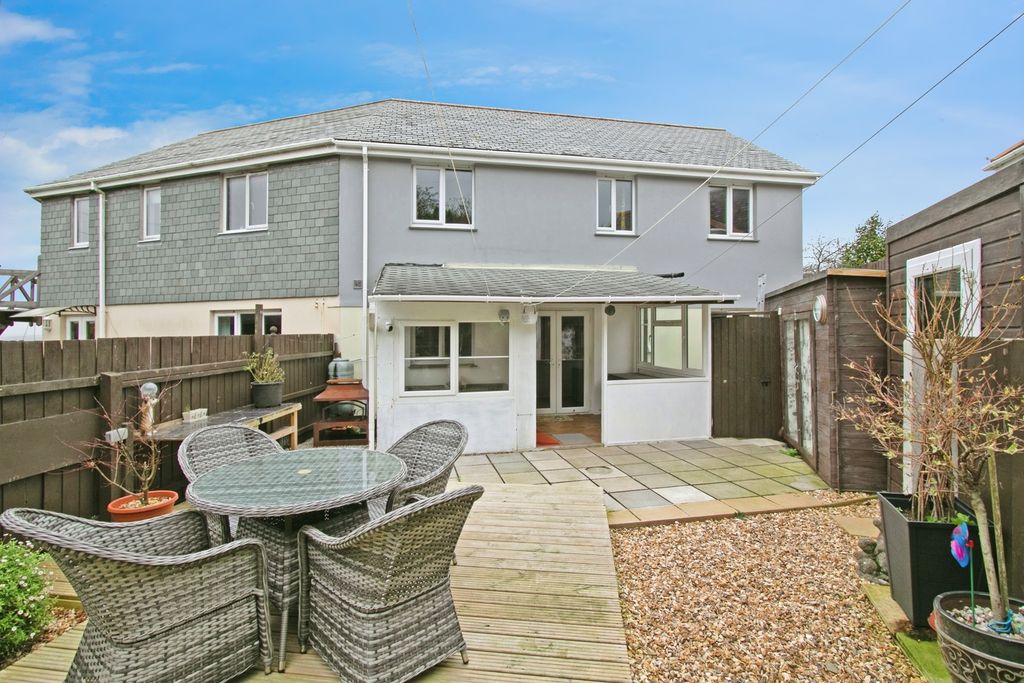 Property photo 2 of 17 Photo