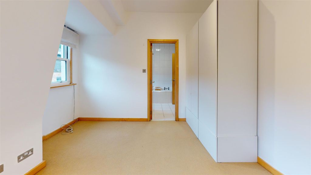 Property photo 3 of 14 Devonshire-Place-Mews-Bedroom 1.Jpg