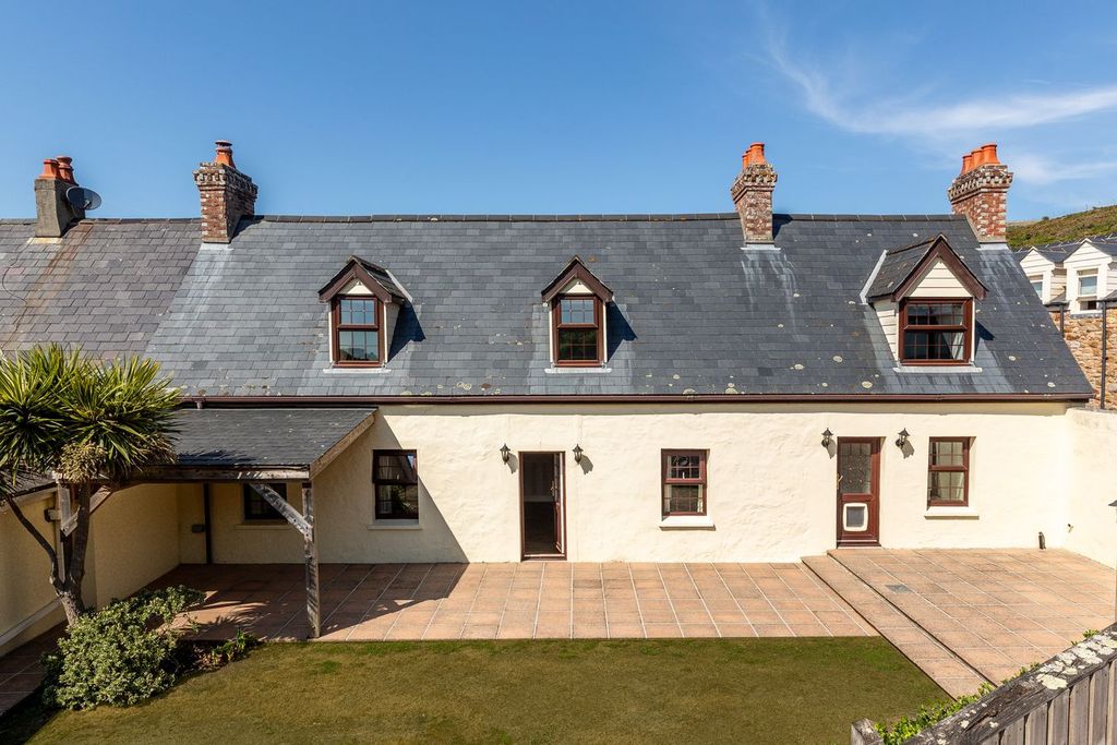 Property photo 2 of 36