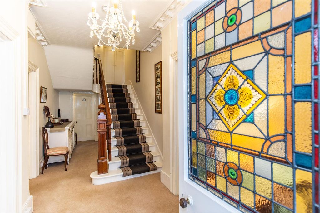 Property photo 3 of 49 Riverdale34.Jpg