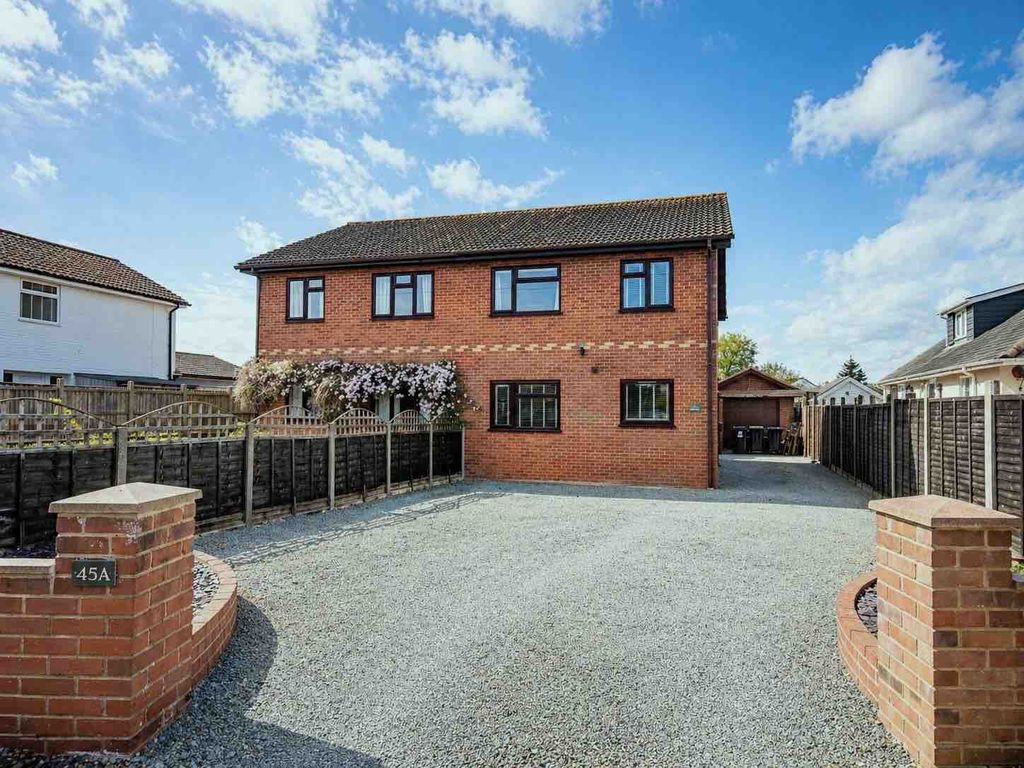 Property photo 1 of 25 3 Bedroom Semi-Detached House