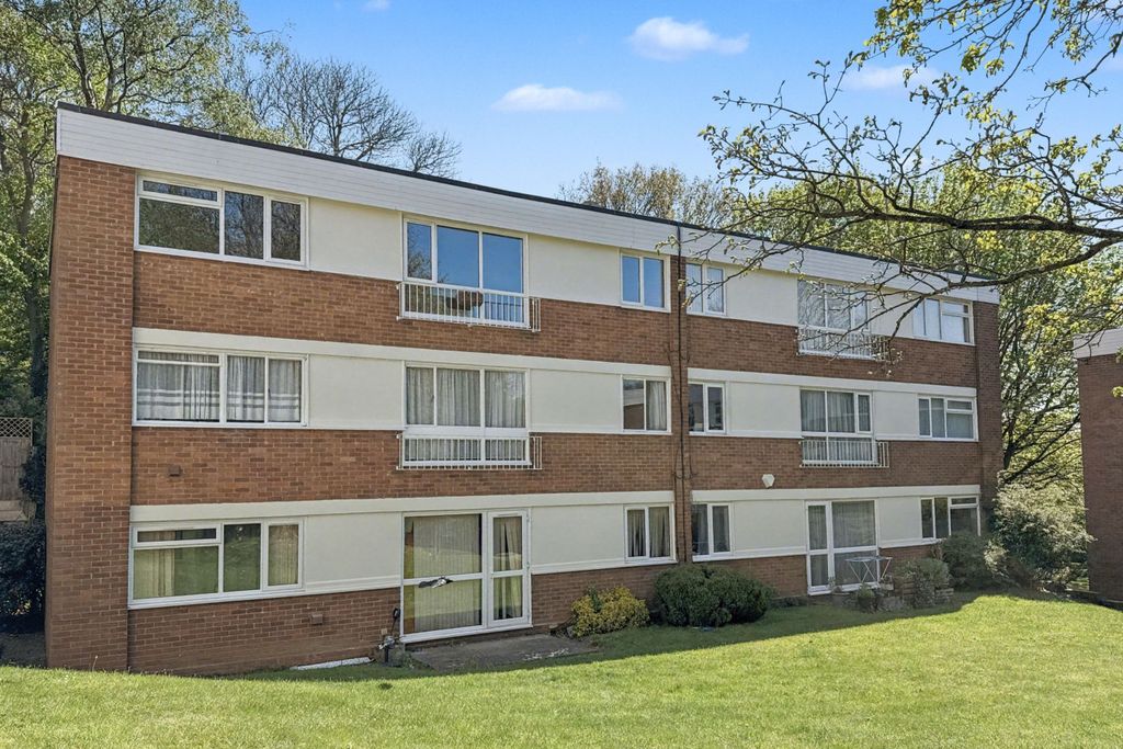 Property photo 1 of 8 Flat 28 Lloyd Square, 16 Niall Close, Birmingham, West Midlands, B15 3LX