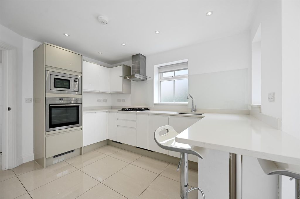 Property photo 3 of 17 Kitchen