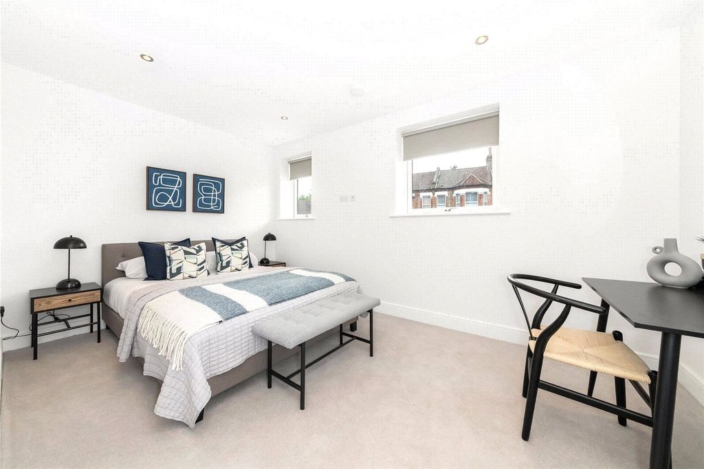 Property photo 2 of 11 Picture No. 12