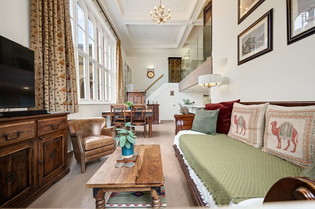 Property photo 3 of 23