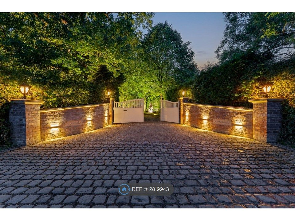 Property photo 2 of 16 Entrance Way