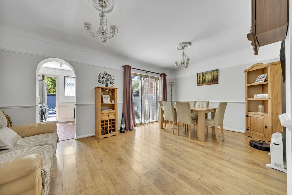 Property photo 3 of 19