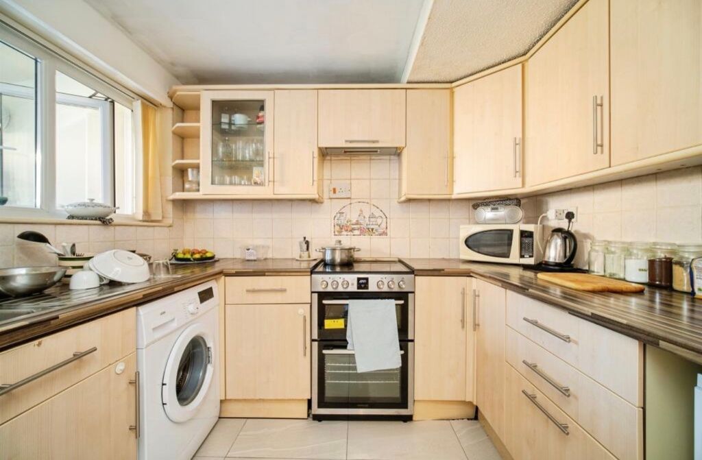 Property photo 1 of 3