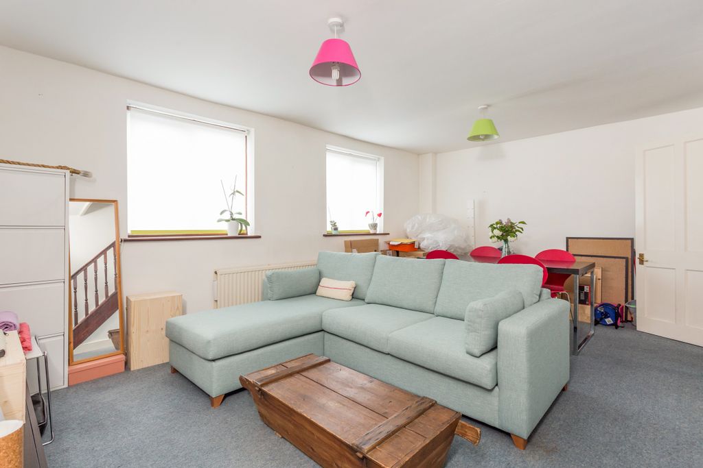Property photo 2 of 7 1