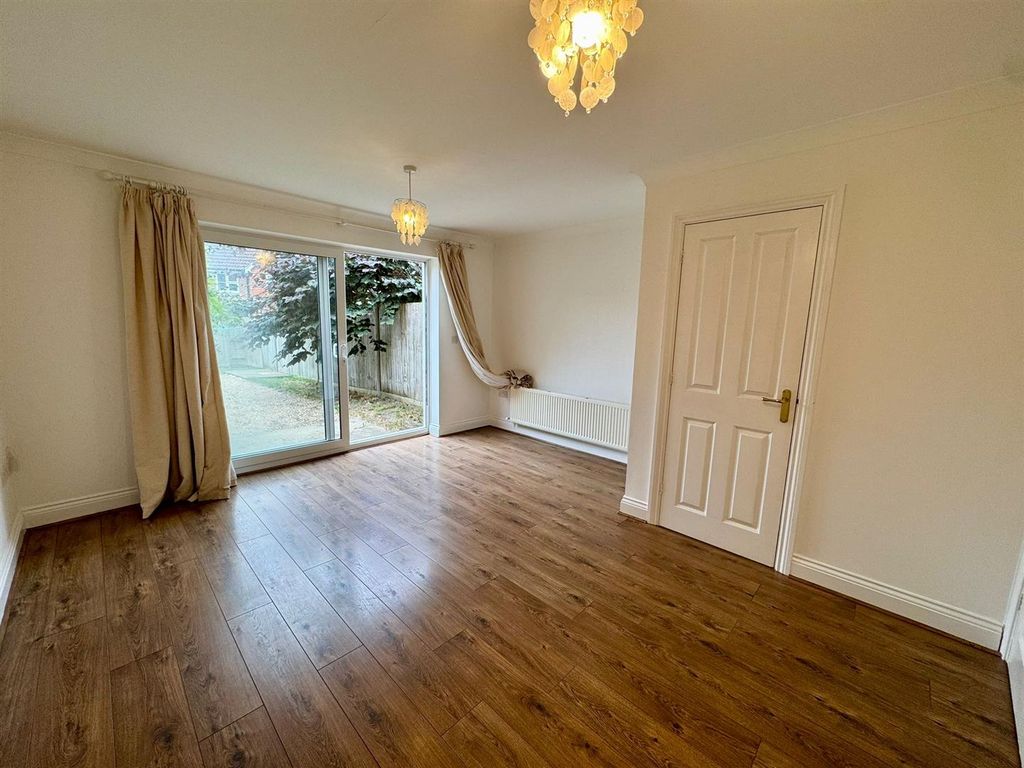 Property photo 2 of 20 Living Room