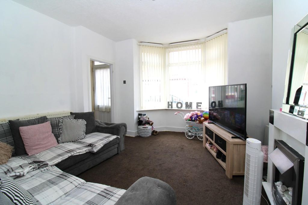 Property photo 3 of 10 Lounge