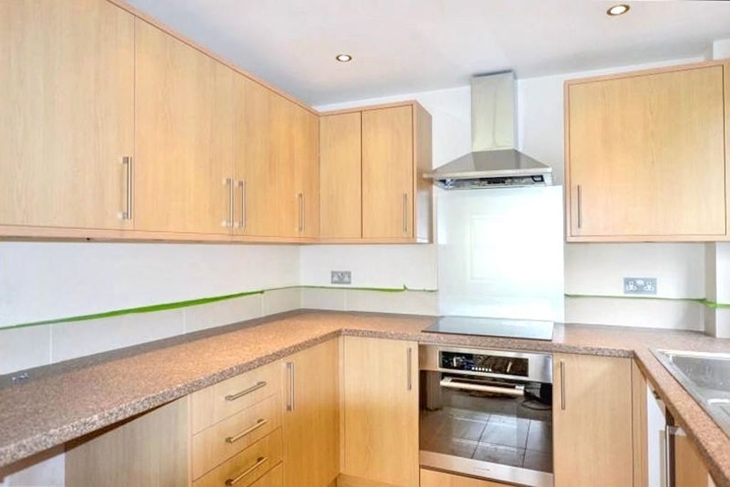 Property photo 3 of 11 Kitchen