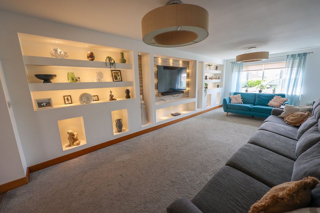 Property photo 2 of 34