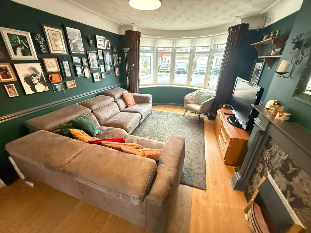 Property photo 3 of 28