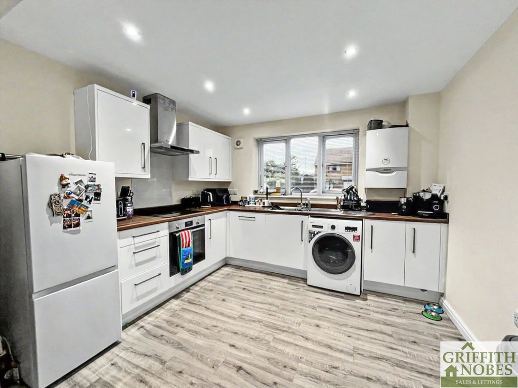 Property photo 2 of 12 Kitchen