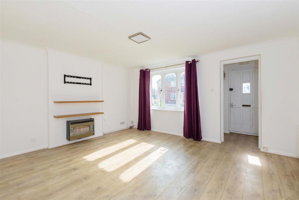 Property photo 3 of 15 7 Pearl Gardens-11.Jpg