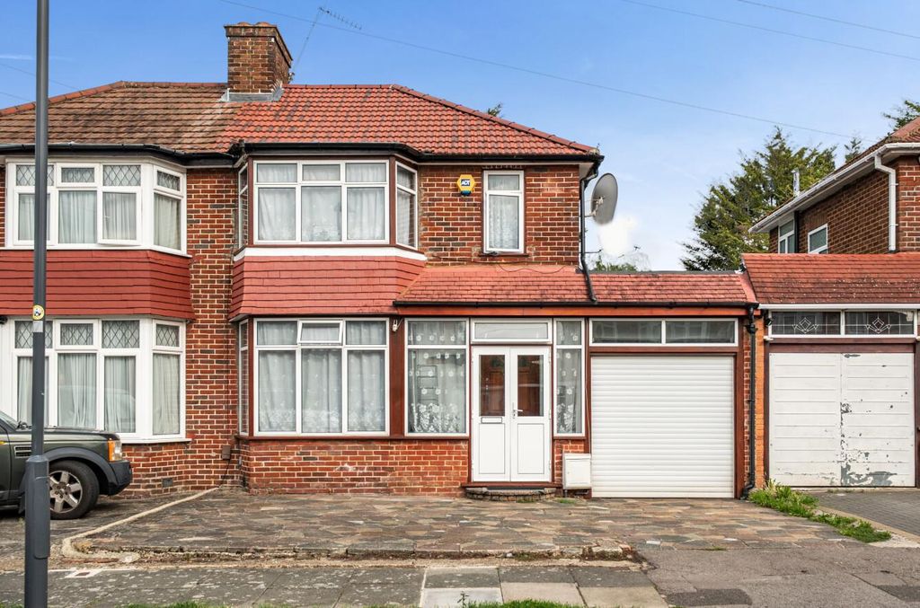 Property photo 1 of 11 Davidson Frost-Wellings, Dfw, Anmersh Grove, Stanm