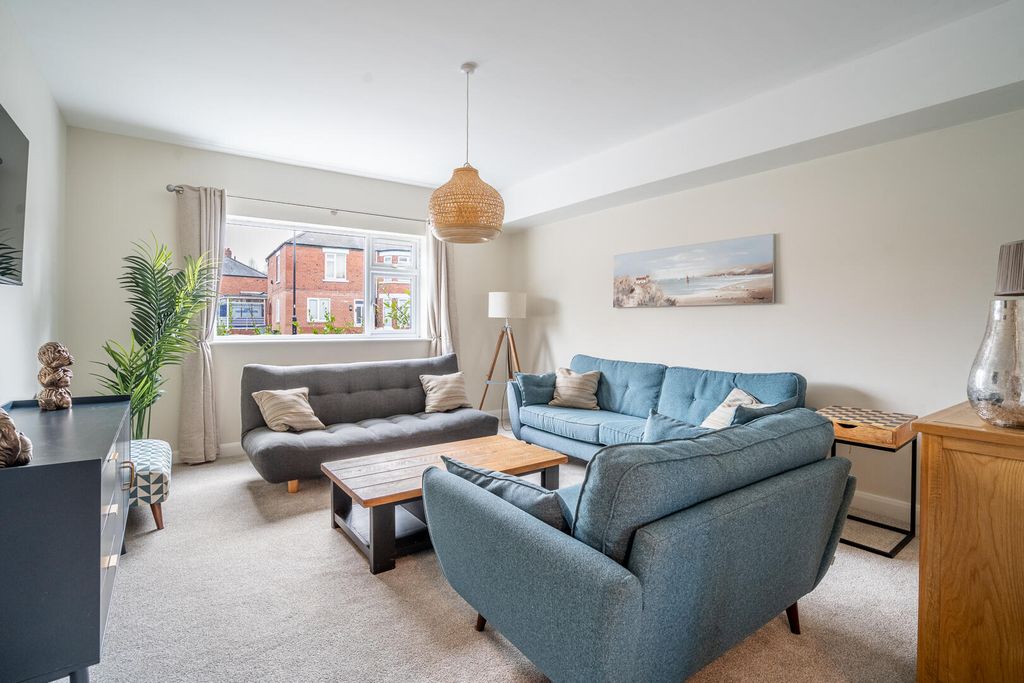 Property photo 2 of 26 Living Room