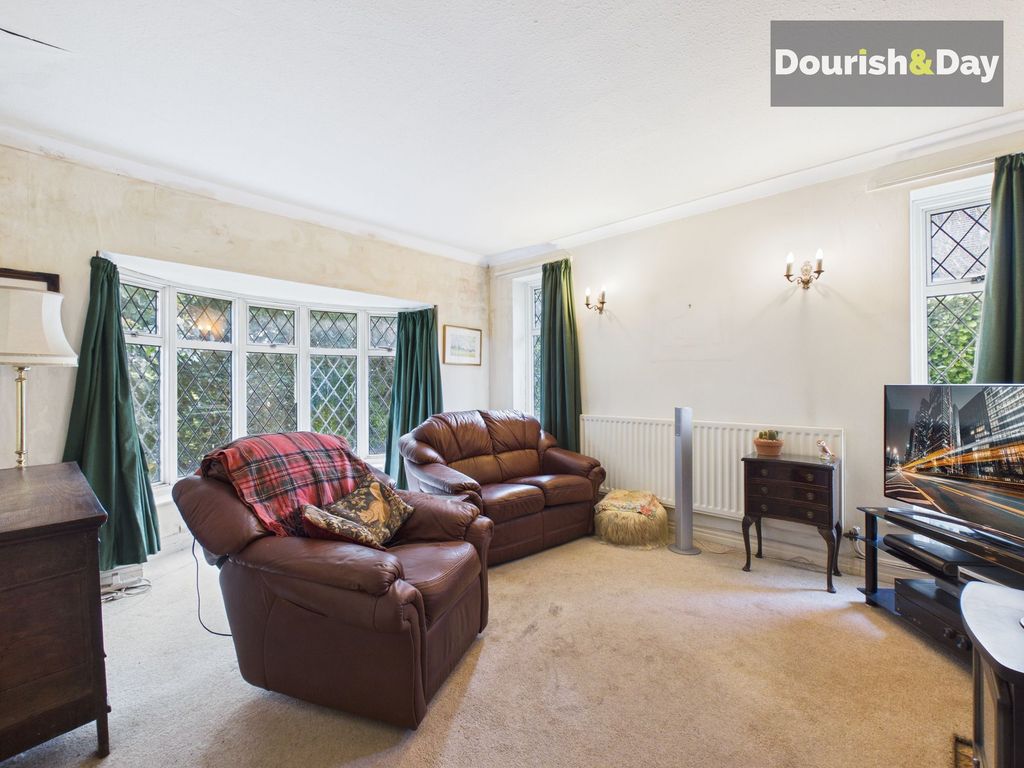 Property photo 2 of 28