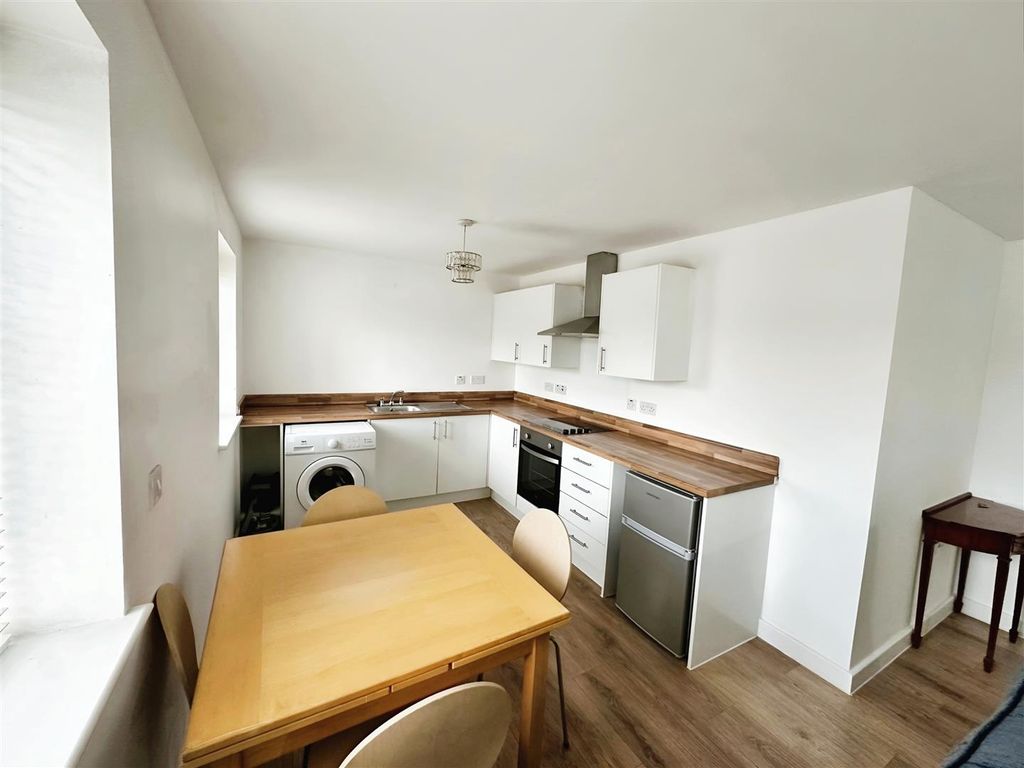 Property photo 3 of 17 Kitchen
