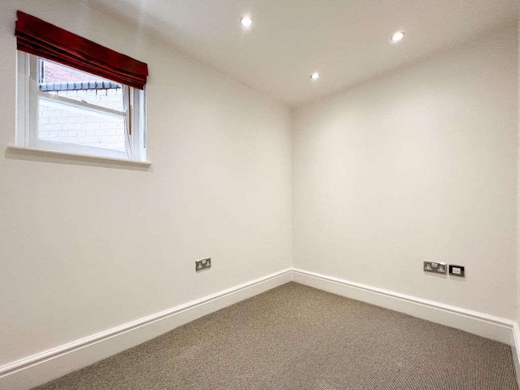 Additional image 9 of 3 bed flat for saleBrooklands House, Lucas Court, Leamington Spa CV32