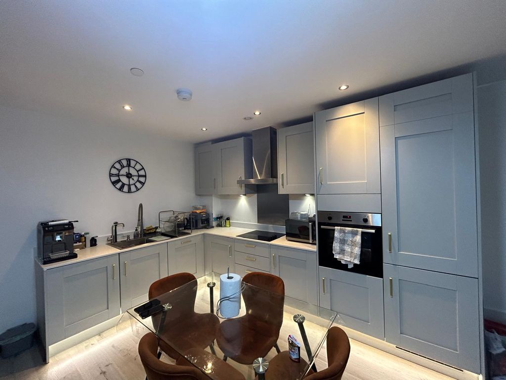 Property photo 1 of 5 1 Bed Flat To Rent Gramophone Lane, Hayes Ub3