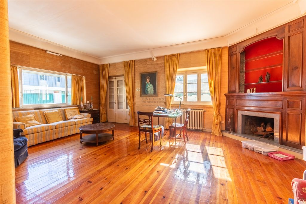 Property photo 1 of 114