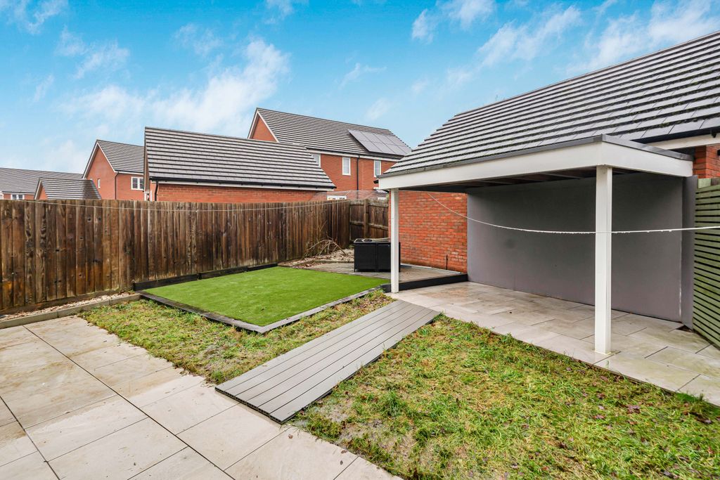 Property photo 2 of 21