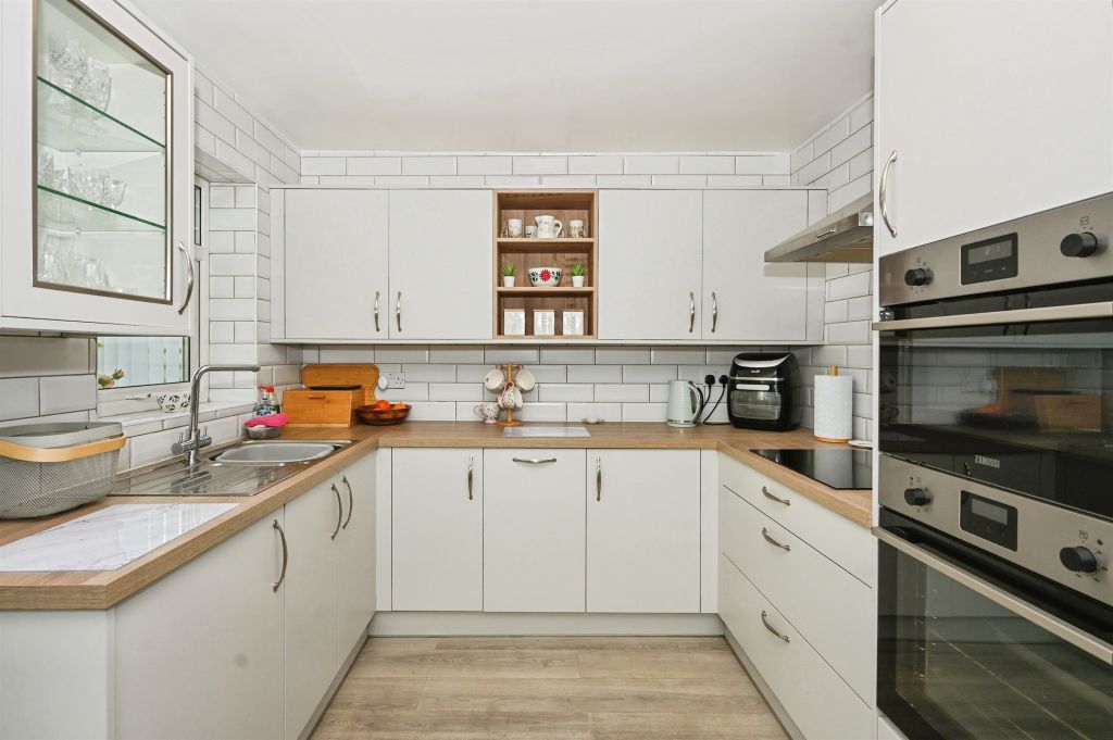 Property photo 3 of 17