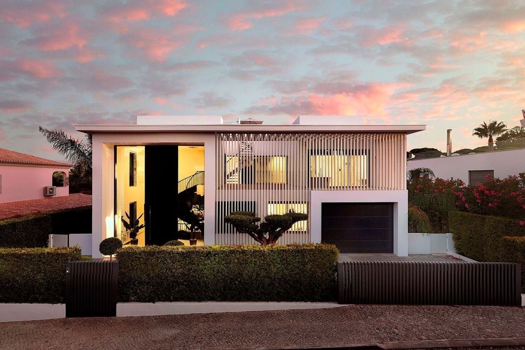 Property photo 1 of 30 Modern Villa With Ria Formosa Views