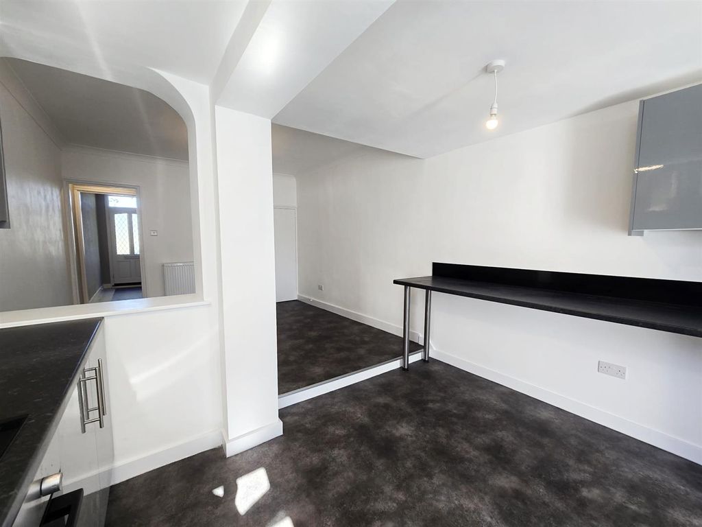Property photo 3 of 12 0cd2Db25-8Aca-43d8-Acda-Ef8524d9Ff4F-1_All_203980.