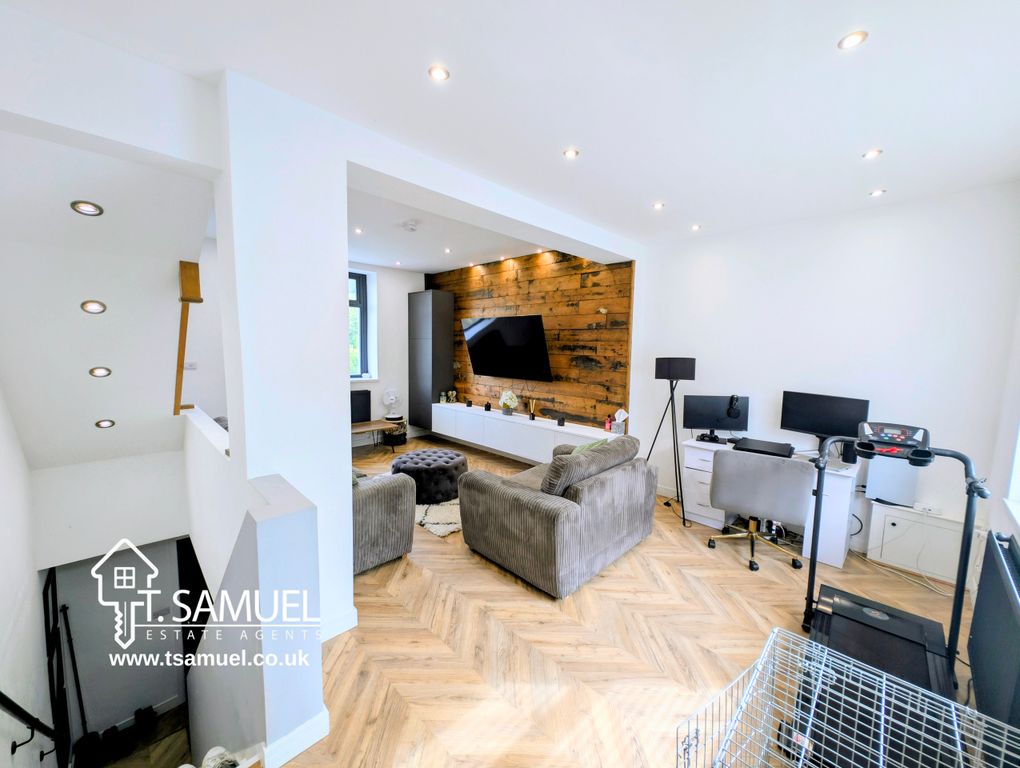 Property photo 3 of 25 Living Room