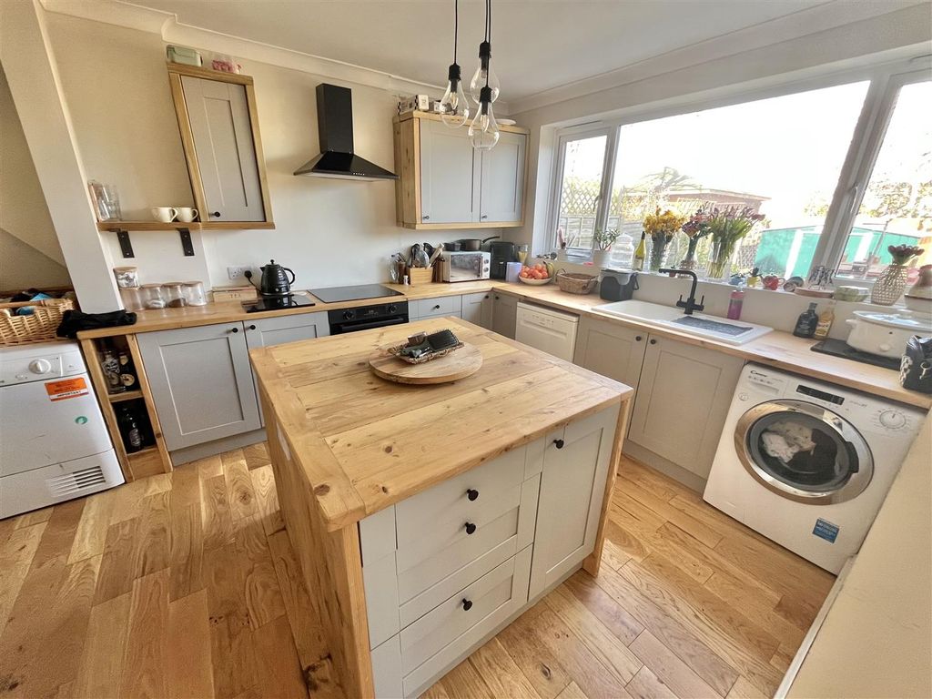 Property photo 2 of 25 Kitchen/Diner