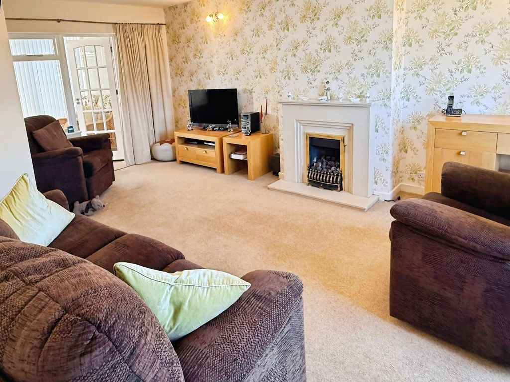 Property photo 2 of 25
