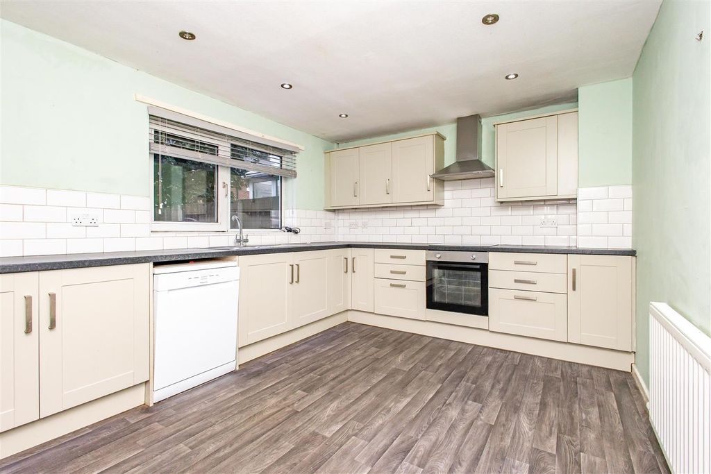 Property photo 3 of 18 Kitchen/Diner