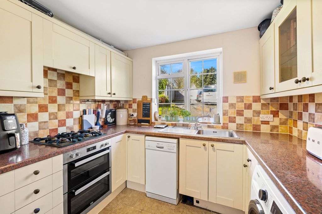 Additional image 7 of 2 bed maisonette for saleSaxbys Lane, Lingfield RH7