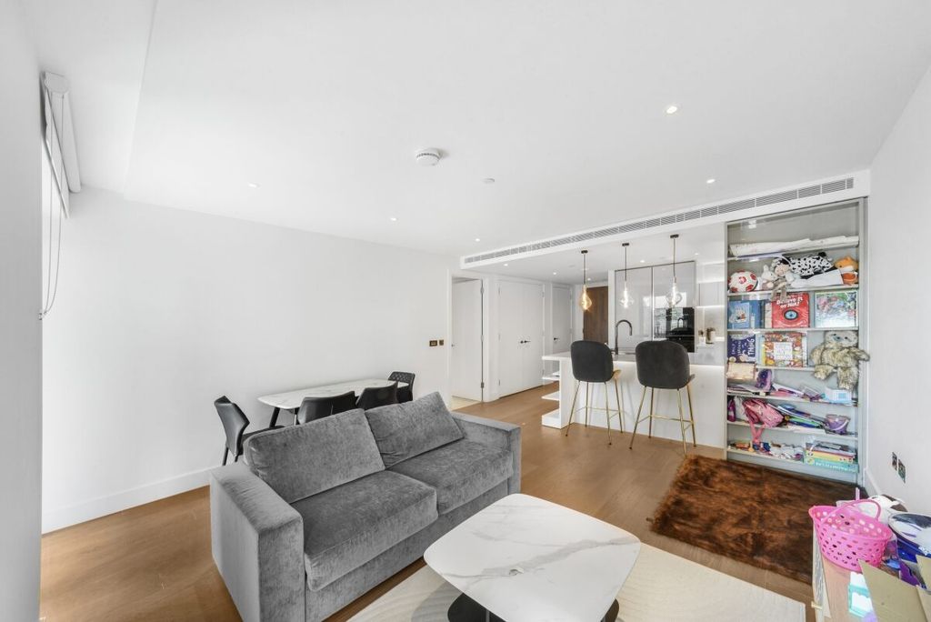 Property photo 3 of 8 Parkside Apartments