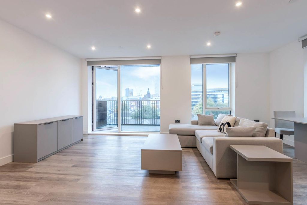 Property photo 2 of 24 Living/Dining Room