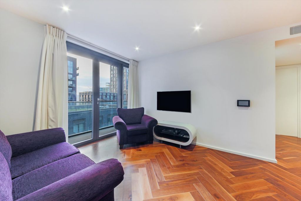 Property photo 2 of 21