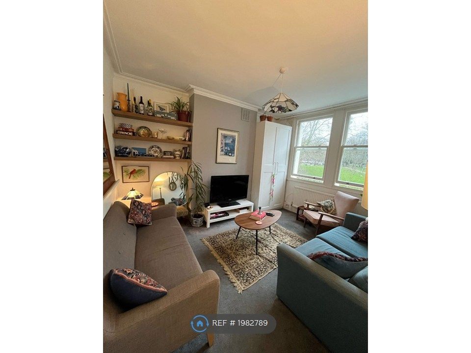 Property photo 3 of 11 Living Room