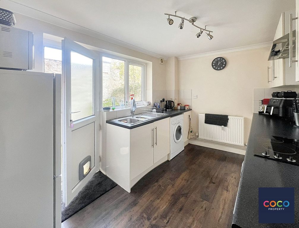 Property photo 3 of 12 Kitchen