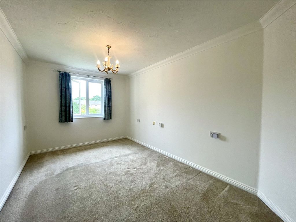 Property photo 3 of 16 Picture No. 12